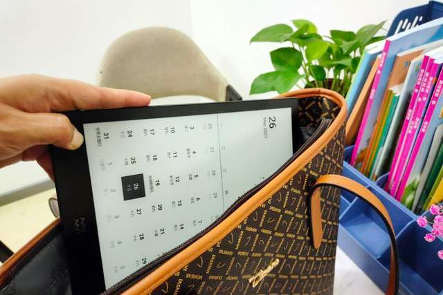 还在用平板、手机看电子书？这款小米生态链产品你可以试试
